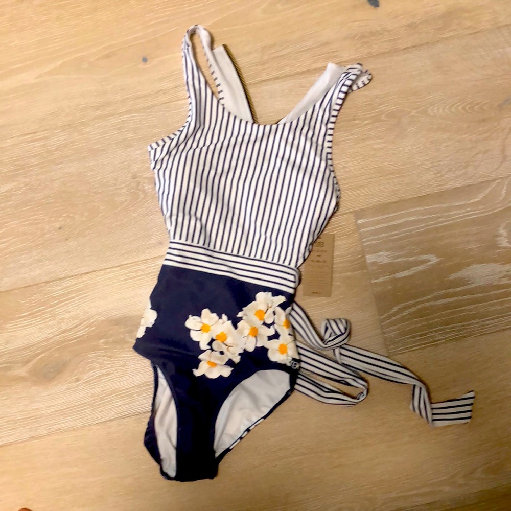 Albion Daisy Castaway One Piece